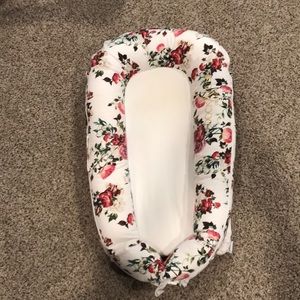 DockATot Deluxe with extra cover.